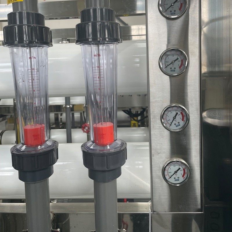 PLC automatique 6m3 par heure Système de purification du filtre à eau RO industriel pour l'eau saumâtre
