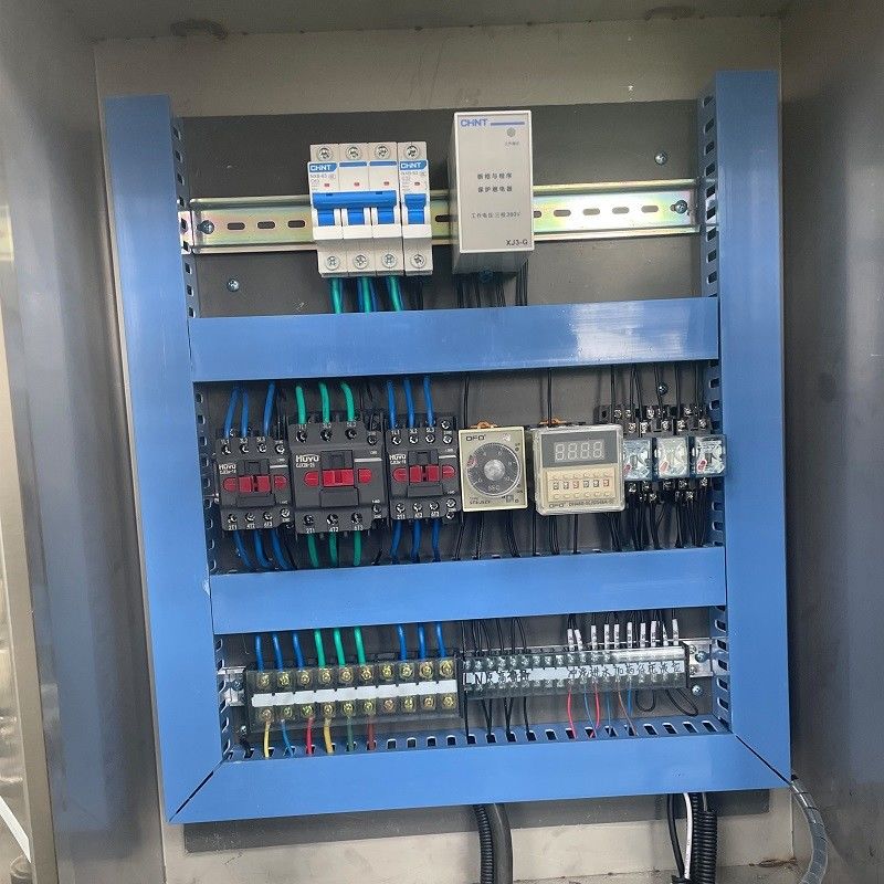 PLC automatique 6m3 par heure Système de purification du filtre à eau RO industriel pour l'eau saumâtre