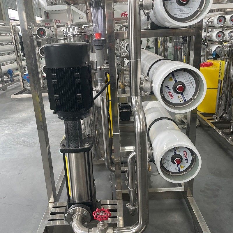 Machines pour le traitement des filtres d'eau potable minérale pure d'une capacité de 6 L/H