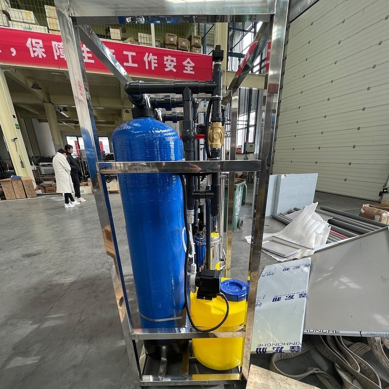 Système de purification de l'eau à moteur 1000LPH RO Système de purification de l'eau pour filtration en laboratoire