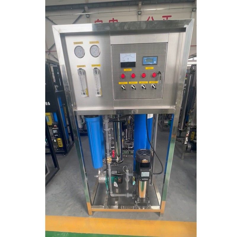 Fonction de purification de l'eau 500LPH Système de filtration de l'eau en acier inoxydable RO SS 304 316