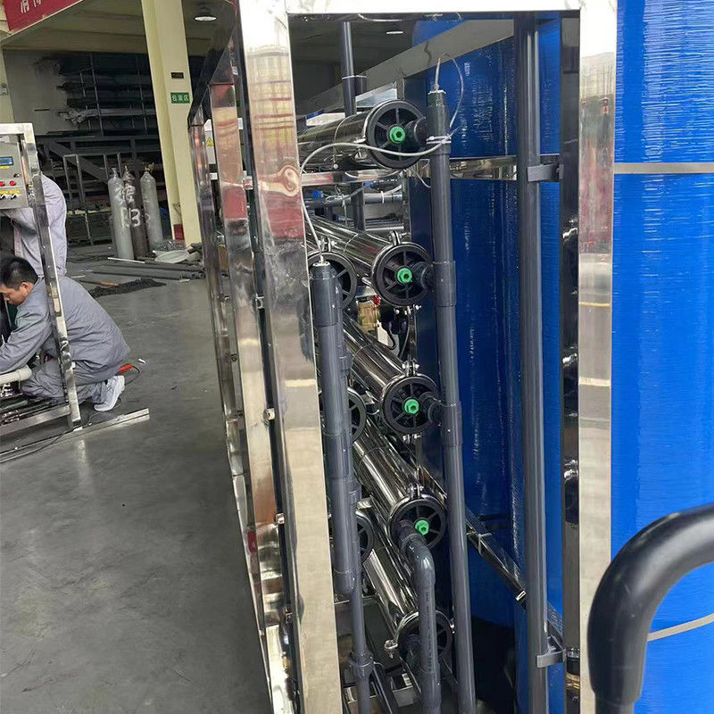 Équipement de purification d'eau RO industriel de 2 T/H avec composants de base de pompe de 380 V/1,5 kW