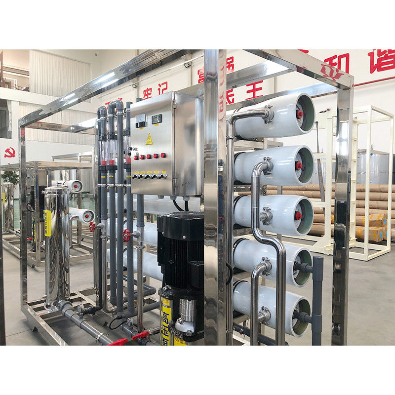 Équipement de filtration de l'eau par osmose inverse avec 1