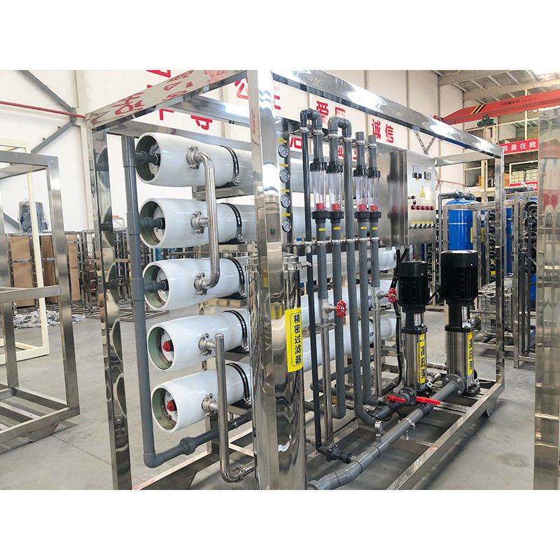 Équipement de filtration de l'eau par osmose inverse avec 1