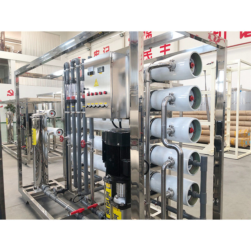 Équipement de filtration de l'eau par osmose inverse avec 1