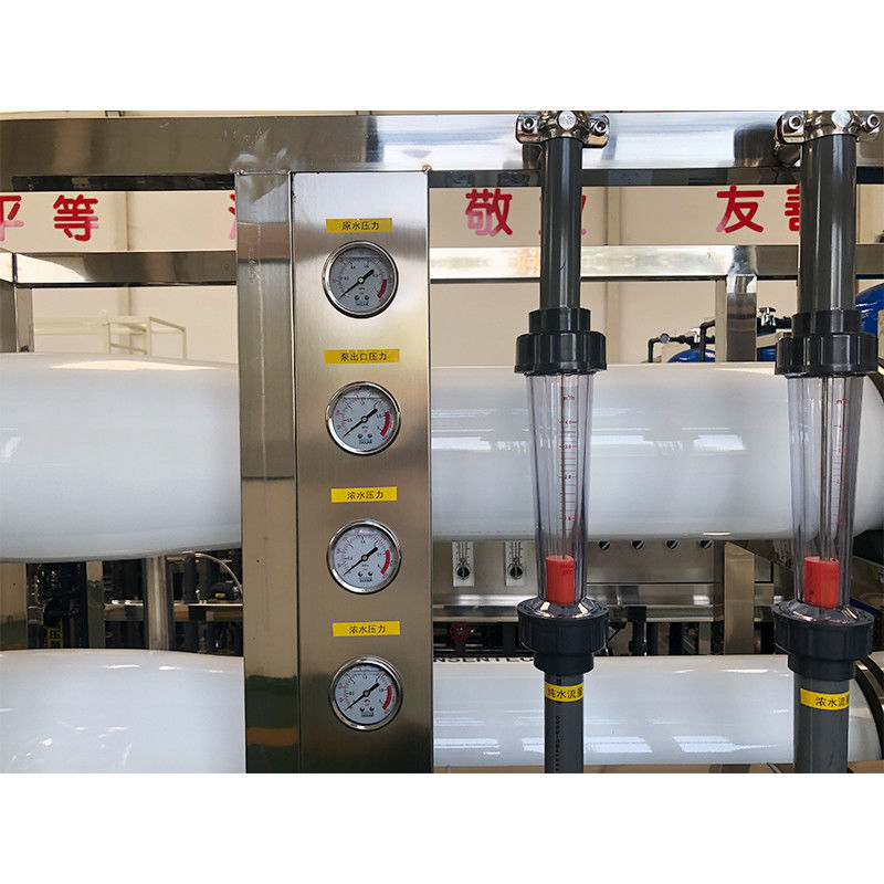 Équipement de filtration de l'eau par osmose inverse avec 1