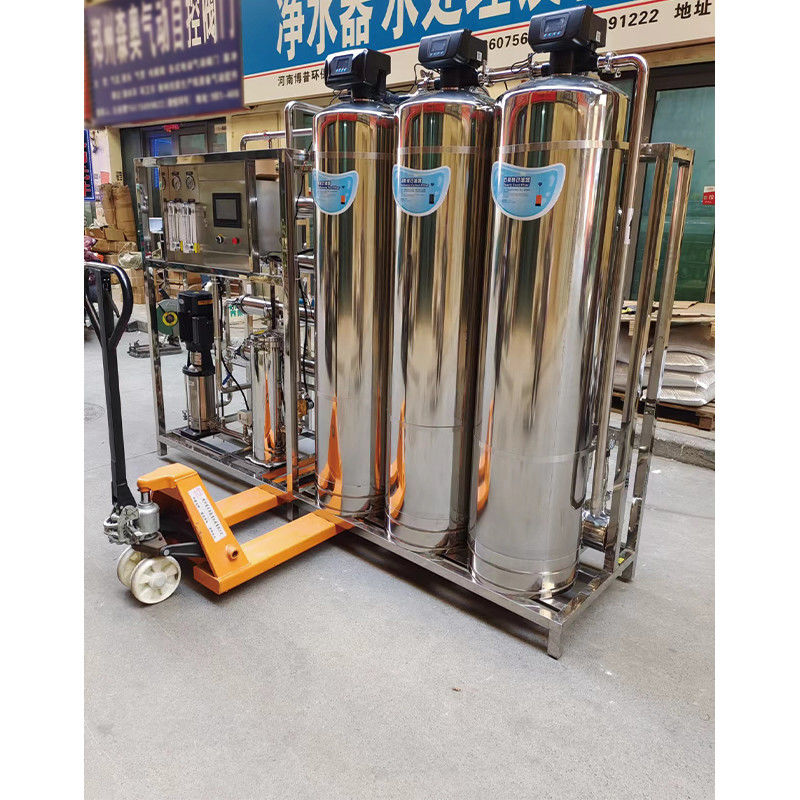 Système de traitement de l' eau par osmose inverse pour une production d' eau pure désionisée de 1000 L/h